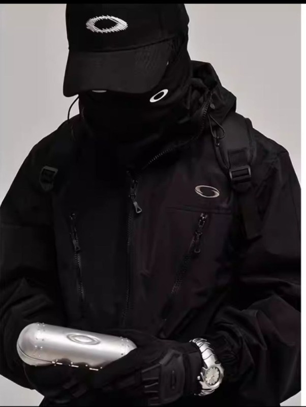 Создать мем: тактическая одежда, mxdvs бронежилет, черная куртка
