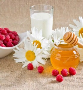 Create meme: milk with honey benefits, milk and honey pictures, raspberries, honey, milk