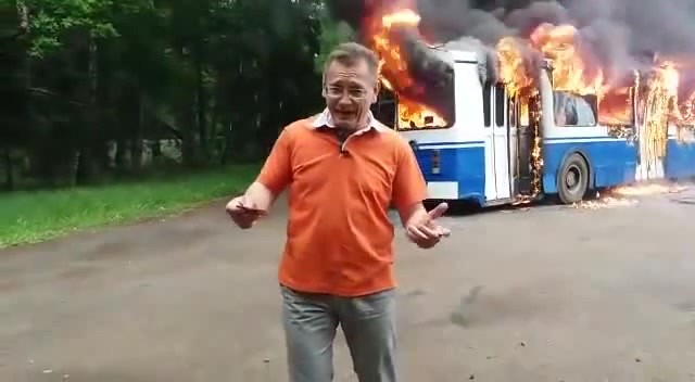 Создать мем: троллейбус горит мемы, троллейбус горит да и х, троллейбус горит да и хрен с ним
