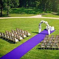 Создать мем: свадебная арка, свадебная дорожка из цветов в поле, выездная церемония дорожка