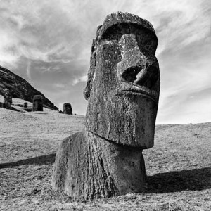 Создать мем: статуи моаи, каменная статуя, остров пасхи статуи моаи