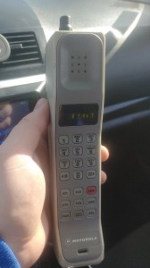 Создать мем: первый мобильный телефон, радиотелефон motorola d401, сотовый телефон 1990