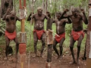 Создать мем: смешные негры танцуют, аборигены австралии девушки, прикольный танец папуаса