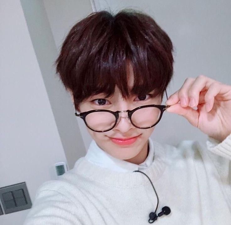 Create meme: Seo hyun-jin, jeongin in glasses, idols' glasses