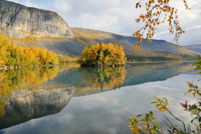Create meme: seydozero kola peninsula murmansk region, lake maly woodyavr, kola peninsula khibiny autumn