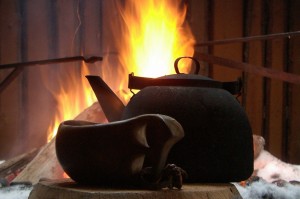 Создать мем: чай возле костра, огонь, jazzve кофе на огне