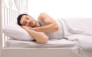 Создать мем: спящий довольный мужчина, спящие мужчины, парень спит