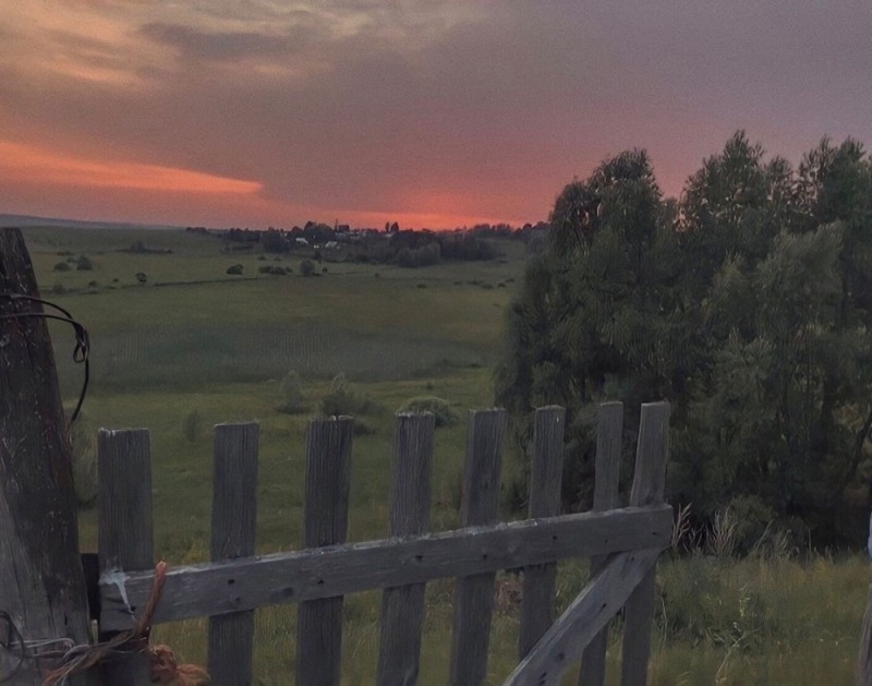 Create meme: beautiful sunset in the village, sunset village, rustic sunset