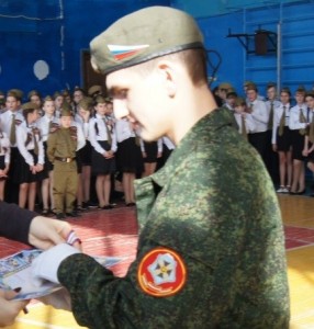 Создать мем: выступление кадетов на принятии присяги, казачий кадетский корпус, смотр строя и песни