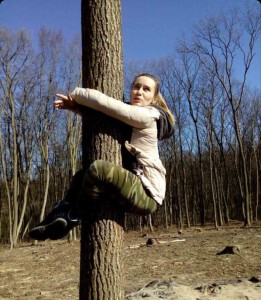 Create meme: Alina dylevski, tree, girl