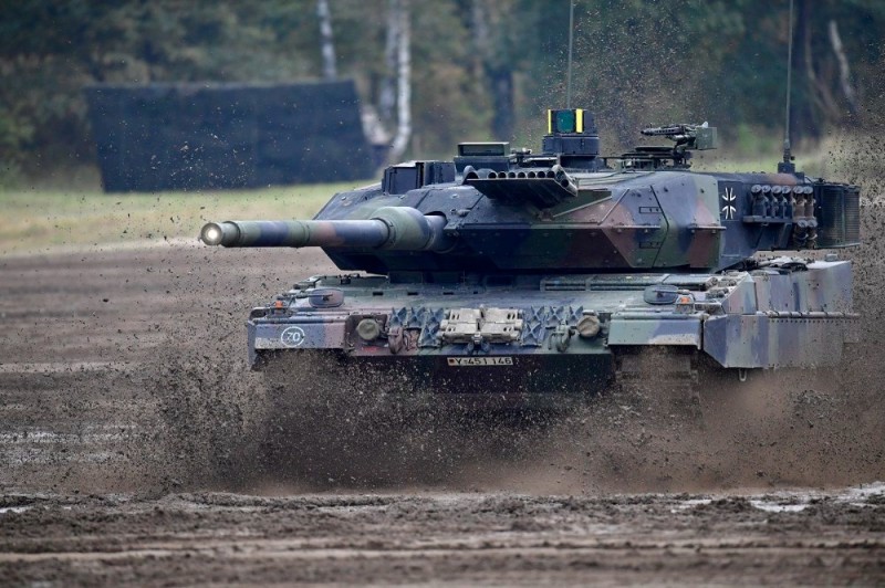 Создать мем: танк leopard 2a6, леопард 2а4, танк leopard 2