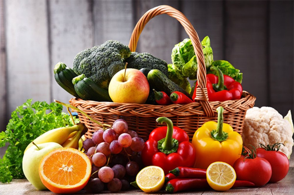 Создать мем: овощи, корзинка с овощами и фруктами, овощи и фрукты для почек