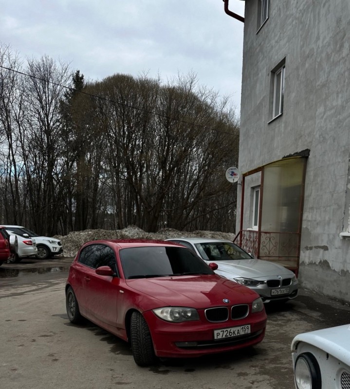 Создать мем: BMW 3er V (E9x) Рестайлинг, бмв 116 2010, бмв 116i красная