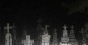 Создать мем: фотографии кладбища, кладбище страшное, кладбище ночью