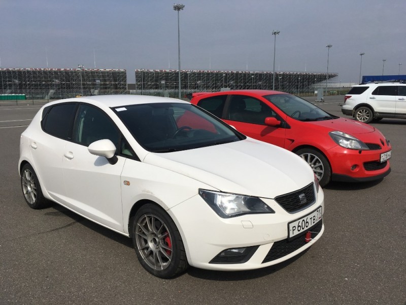 Создать мем: SEAT Ibiza IV Рестайлинг, сеат ибица белая, сеат ибица 2009 1.2