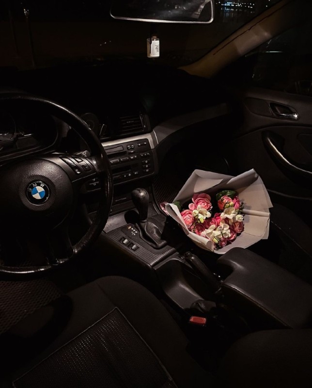 Создать мем: BMW 6er II (E63/E64), цветы бмв е60, бмв с цветами