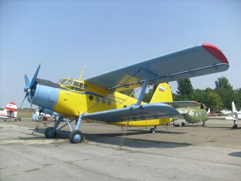 Создать мем: самолёт кукурузник ан 2, самолет, ан-2 биплан