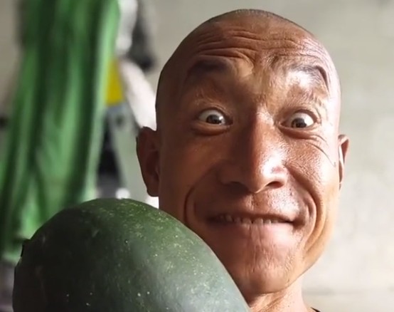 Создать мем: buah, тибетские монахи в старости, огромный арбуз