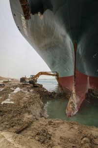 Создать мем: танкер с нефтью, судно в суэцком канале, суэцкий канал застрял контейнеровоз