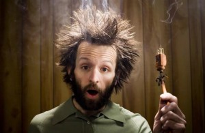 Создать мем: электрик волосы дыбом, мужчина волосы дыбом всасывает, волосы дыбом от электричества