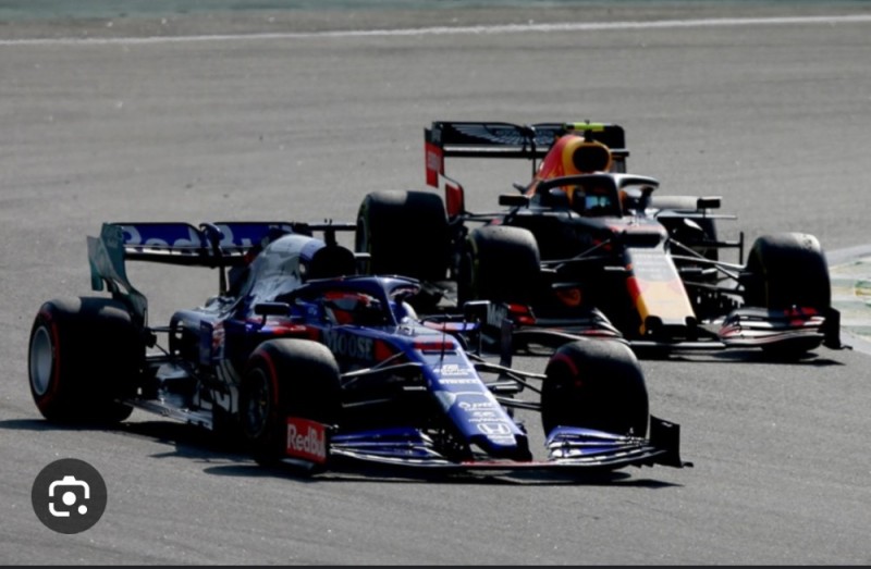 Create meme: formula 1, formula 1 3 cars U-turn, Daniil Kvyat 