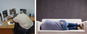 Создать мем: в комнате, на диване с ноутбуком, офисная подушка страус