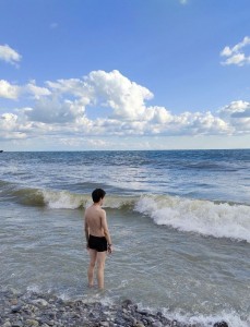 Создать мем: море, человек на фотографии, пляж море