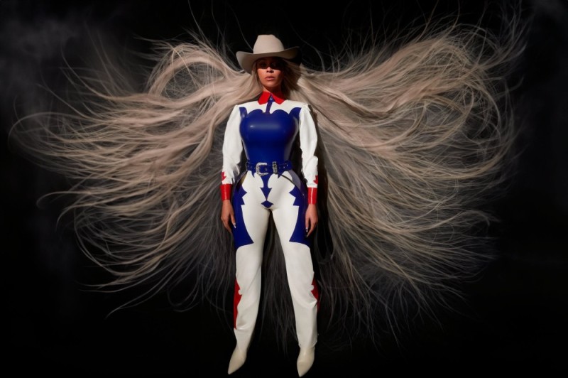 Create meme: Beyonce Renaissance, Beyonce at the Grammys 2022, Elizabeth blonde costume