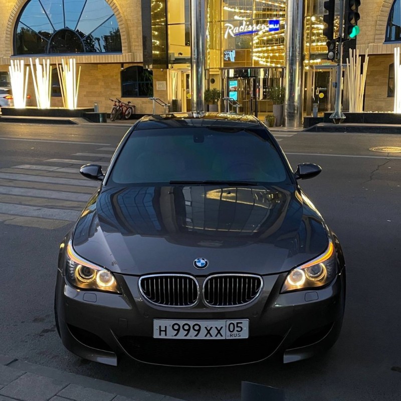 Создать мем: BMW M5 IV (E60/E61), bmw e60 520i, bmw e60 530d