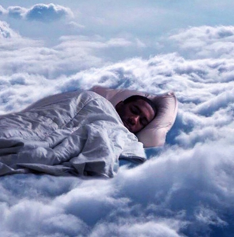 Создать мем: сон, мужчина спит в облаках, sleep tonight