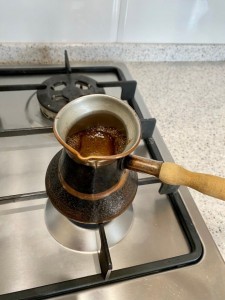 Создать мем: варить кофе, варить кофе в турке, турка джезва