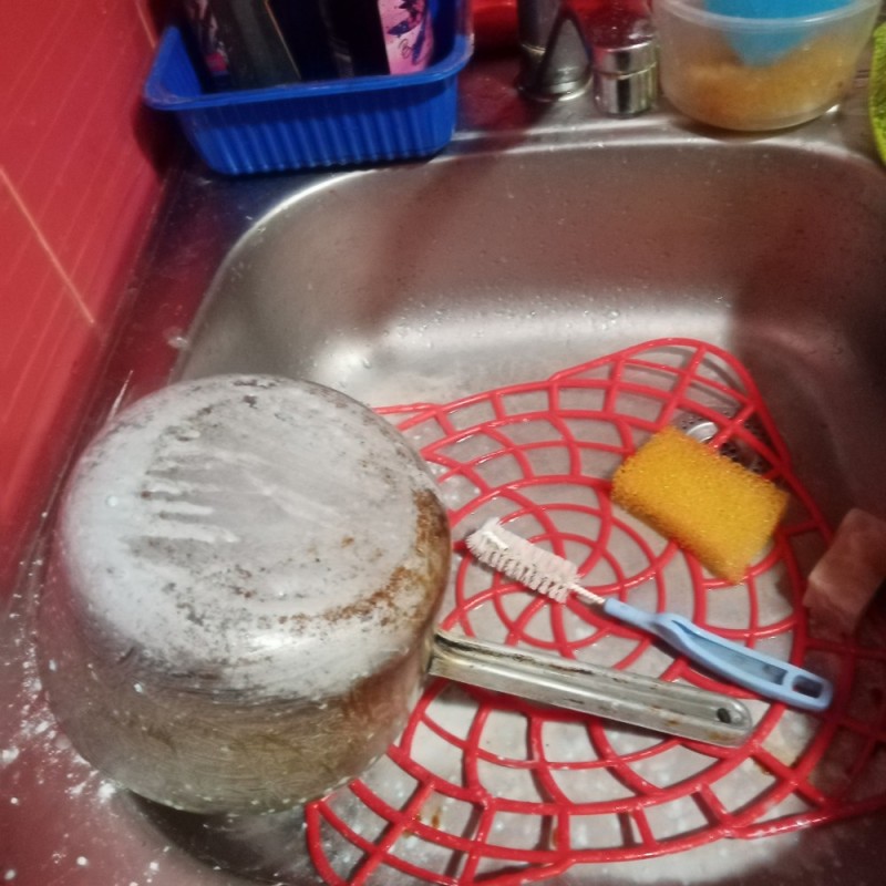 Create meme: dirty dishes , blockage in the kitchen, to wash the dishes 