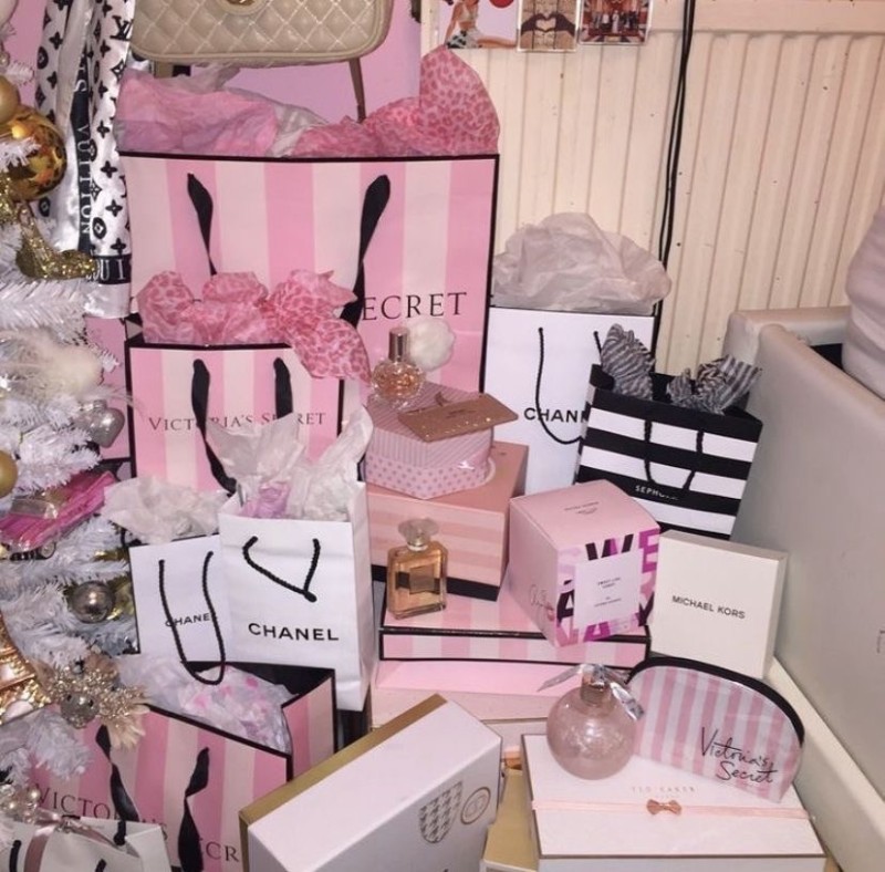 Create meme: Victoria's secret package, Victoria's secret boxes, A box from Victoria's Secret