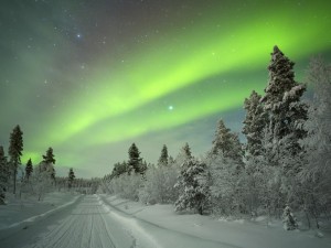 Создать мем: ночь снег северное сияние, финляндия зима северное сияние, полярное сияние