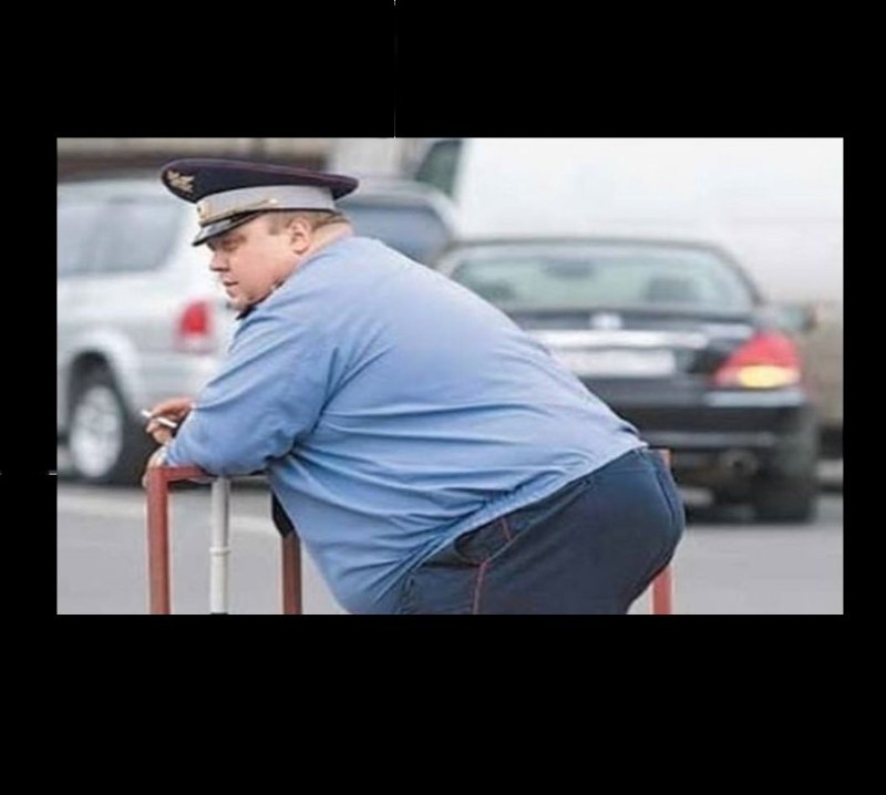 Создать мем: дпсник, толстый полицейский, смешной гаишник