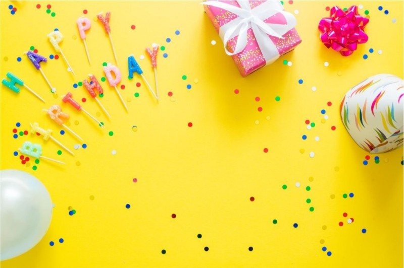 Create meme: yellow background with confetti, happy birthday background for children, background confetti