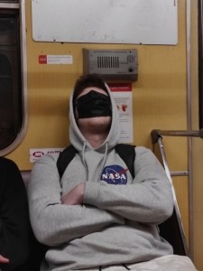 Создать мем: общественный транспорт москвы, маски в метро, человек