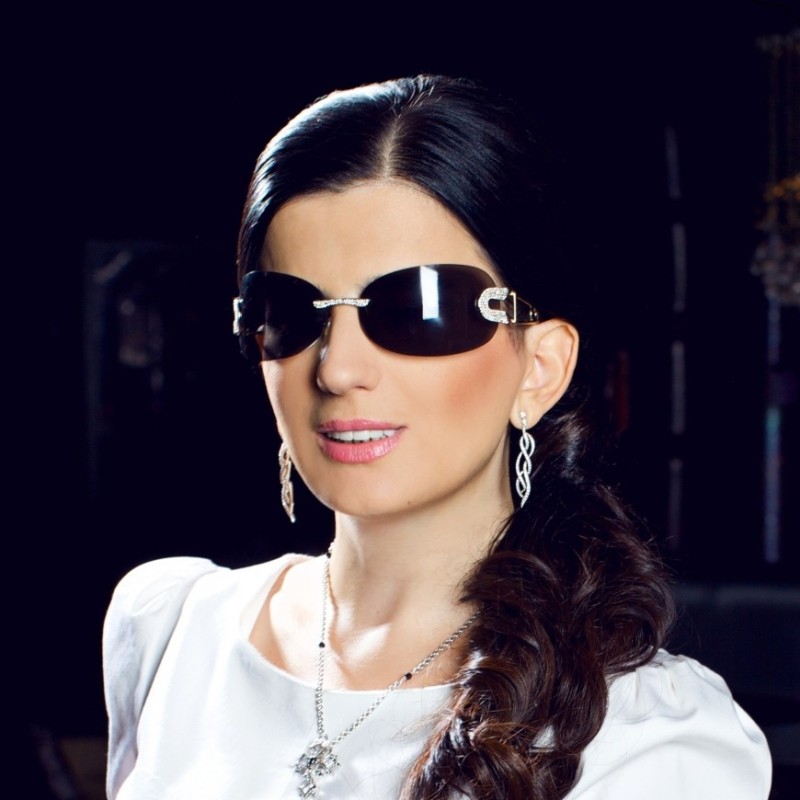 Create meme: Diana gurtskaya without glasses, blind singer Diana gurtskaya, photos by diana gurtskaya